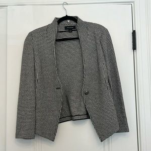 St. John blazer size 4. Perfect condition